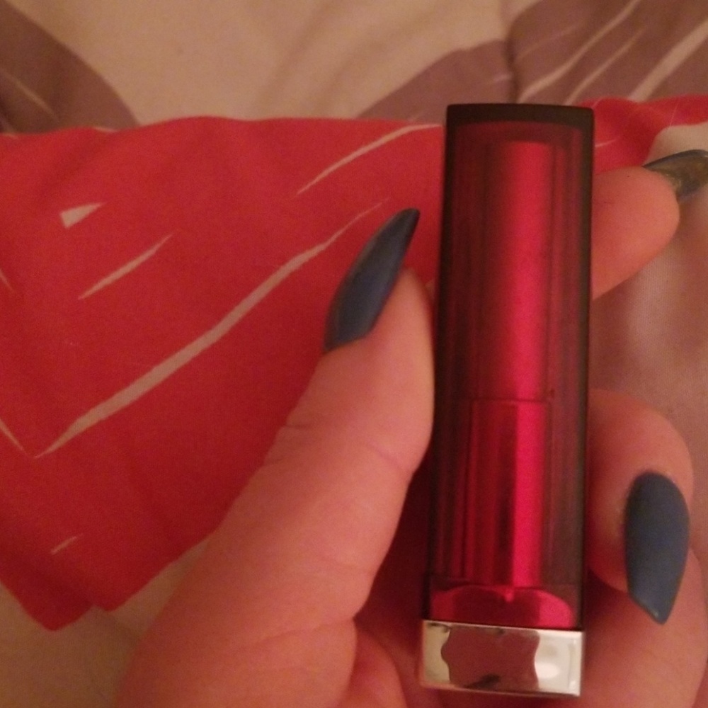 Maybelline red revolution lipstick